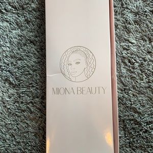 Miona beauty Palm Springs ponytail extension